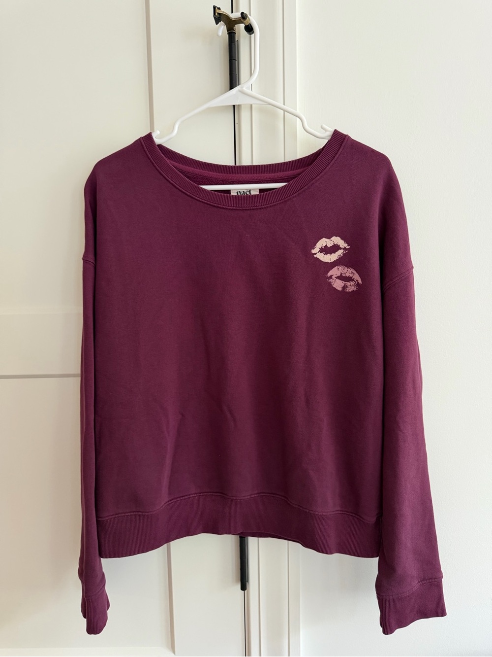 Pact Women’s Crew Neck Sweatshirt with Lips